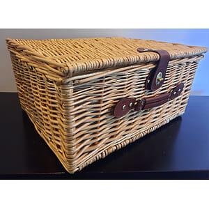 Picknick koffer met bestek en servies