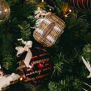 Rivi&egrave;ra Maison - Rustic Rattan Suitcase Ornament