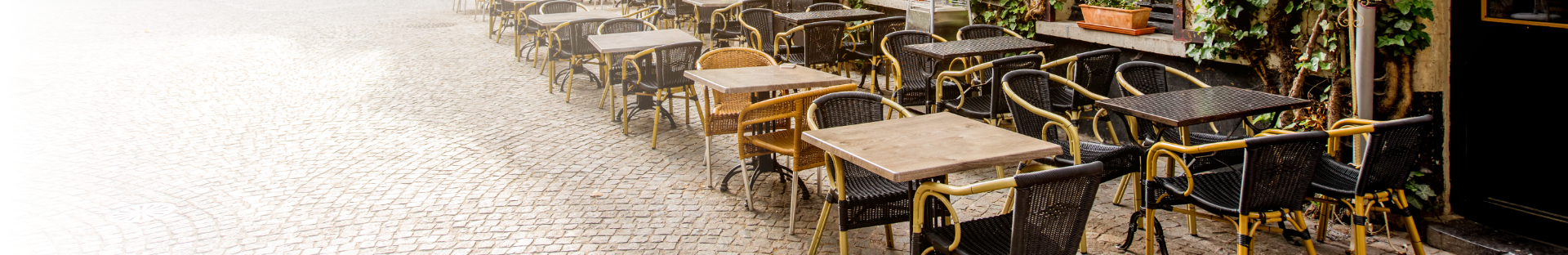 Schitterend terras<br />met riet en rotan van<br />Aangeenbrug